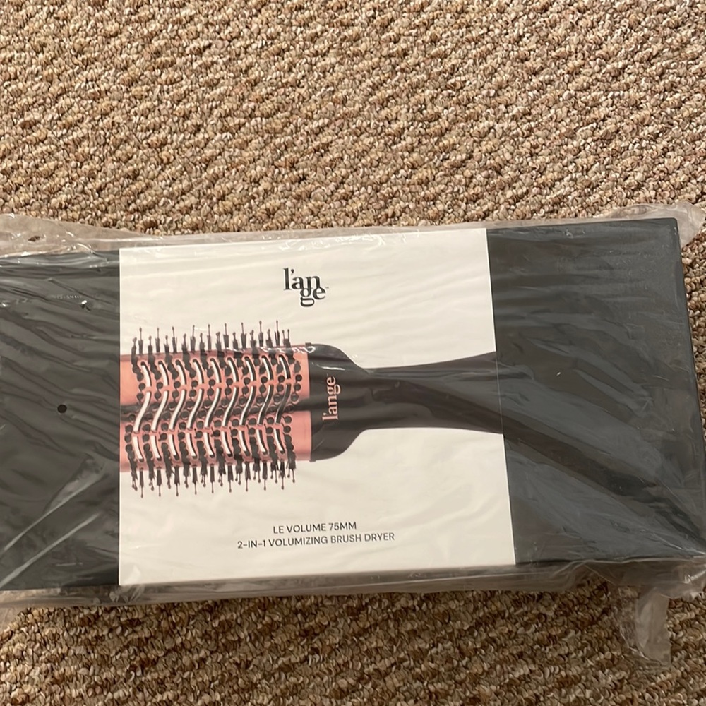 l’ange Le Volume 75MM 2-in-1 volumizing brush dryer in black.